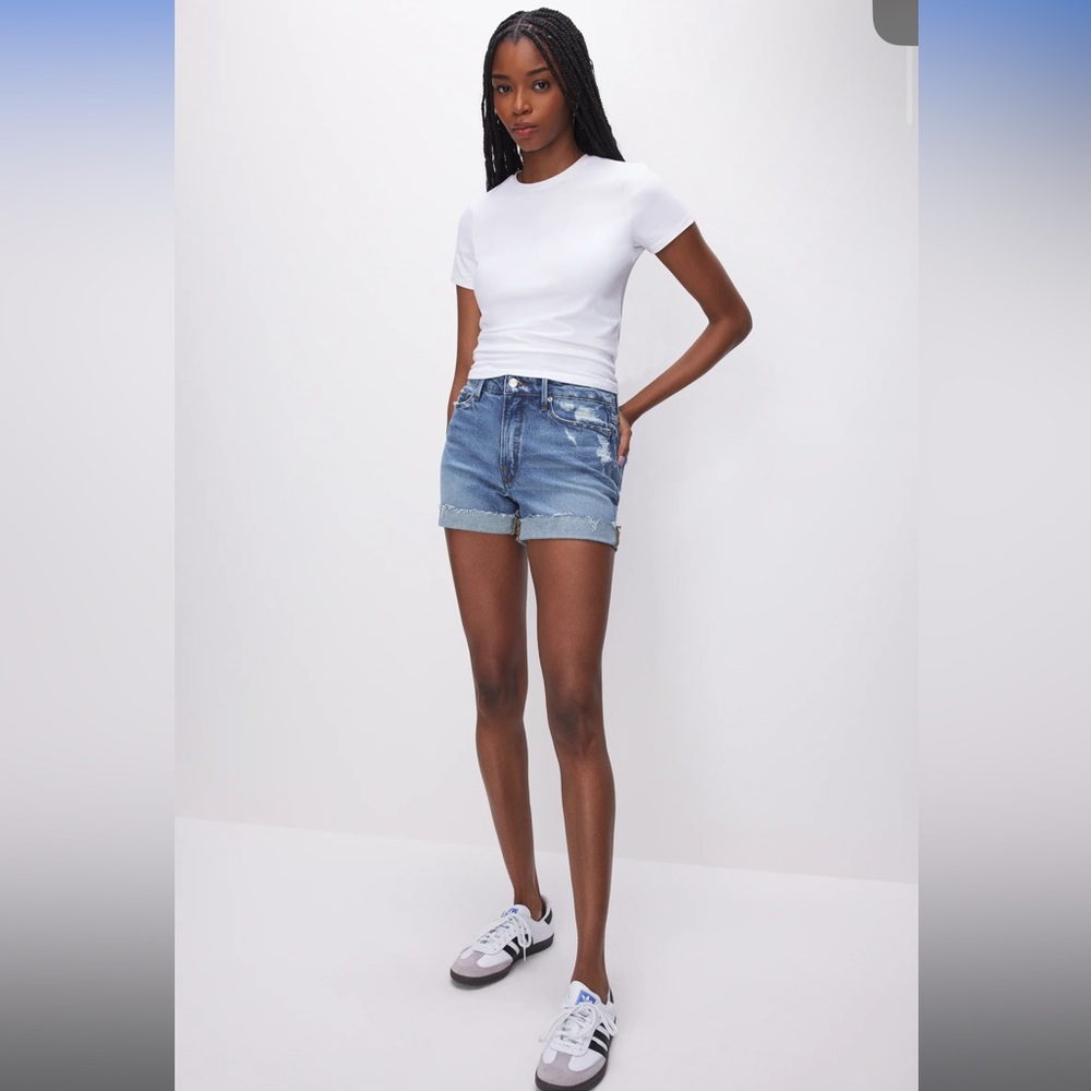 NWT! Good American GOOD PETITE GIRLFRIEND DENIM SHORTS Size 4/27